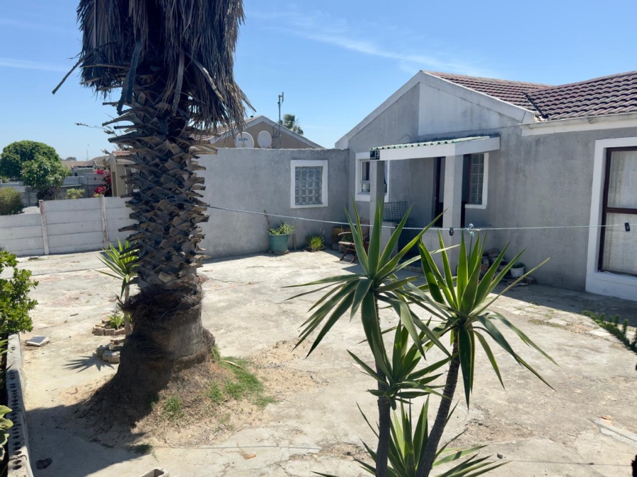 3 Bedroom Property for Sale in Electric City Western Cape